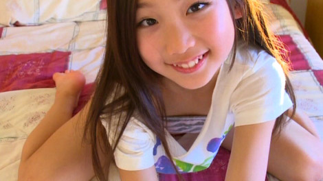 u12ジュニアアイドル神崎莉奈が無防備なパジャマ姿で胸チラしてるローティーン動画